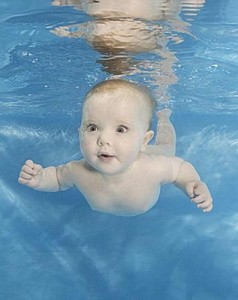 ребенок в воде